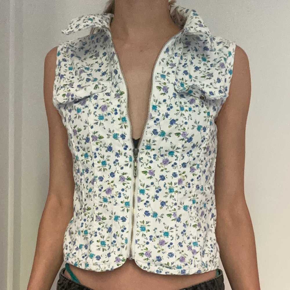 Vintage denim floral zip up sleeveless vest